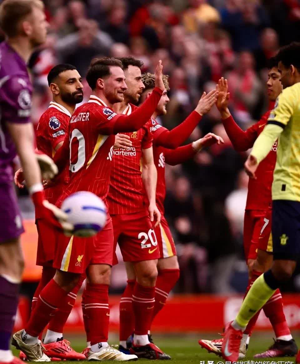 曼联客场逆转取胜,球队士气大振 曼联客场逆转取胜,球队士气大振