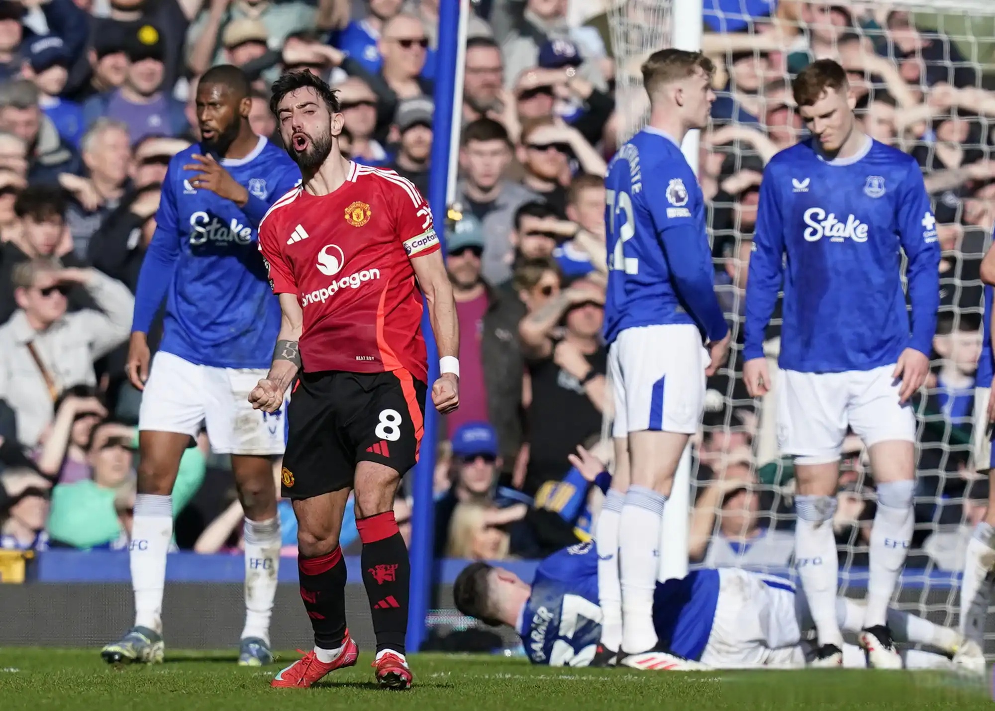 包含埃弗顿击败伯恩茅斯，止住连败势头的词条