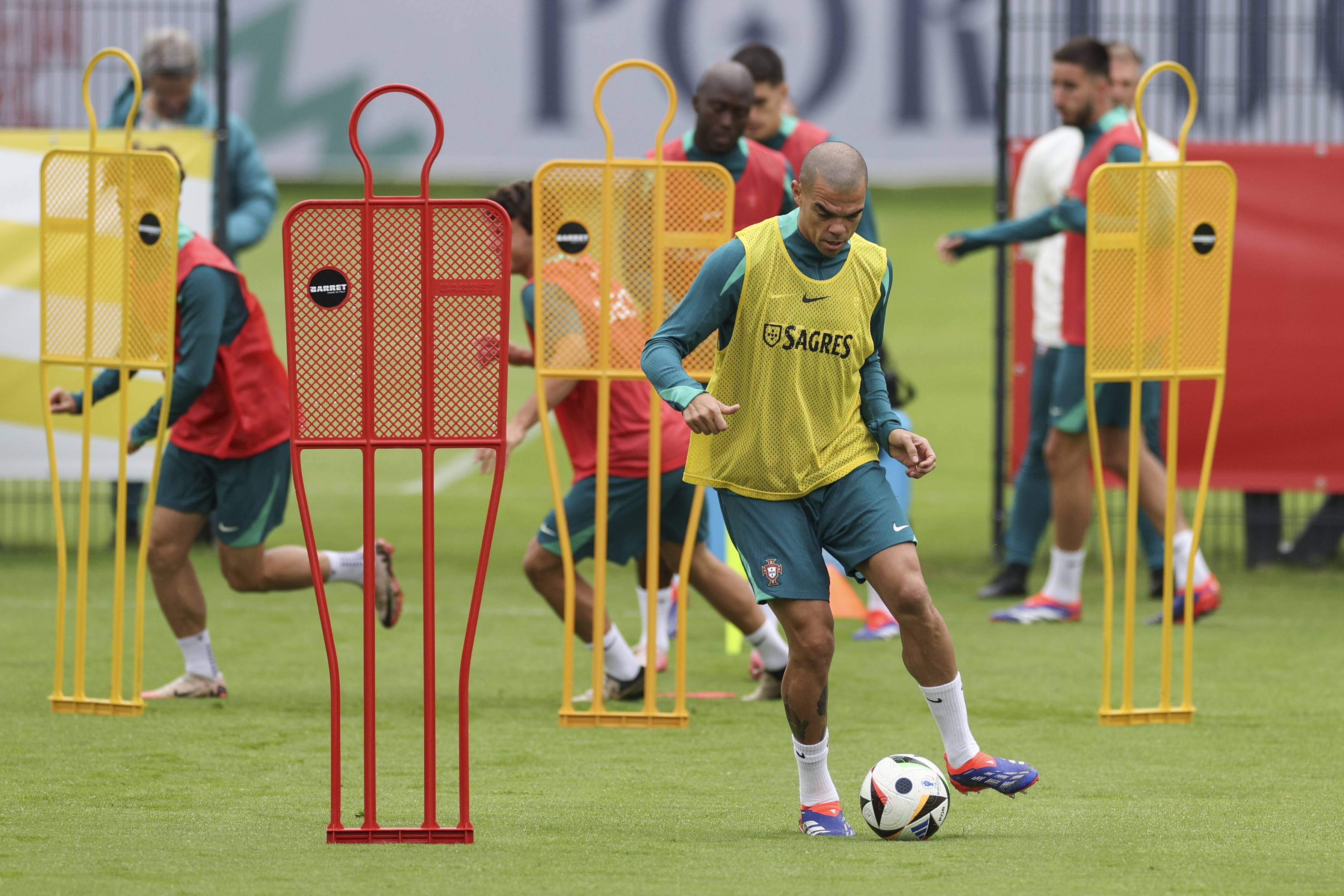 葡萄牙足球队晋级半决赛，战术精准