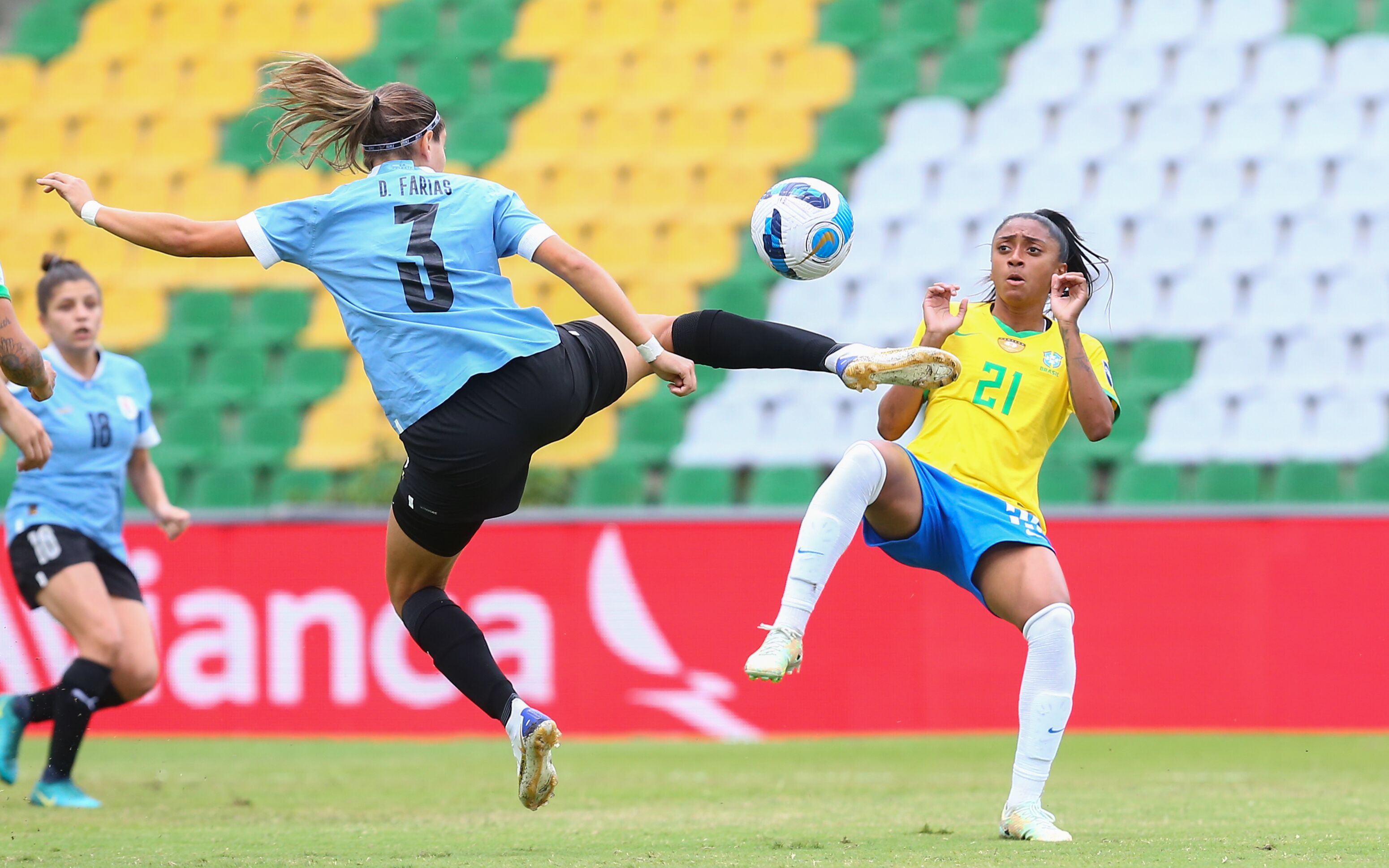 巴西队在女足场上大放异彩,展现实力的简单介绍 巴西队在女足场上大放异彩,展现实力的简单介绍