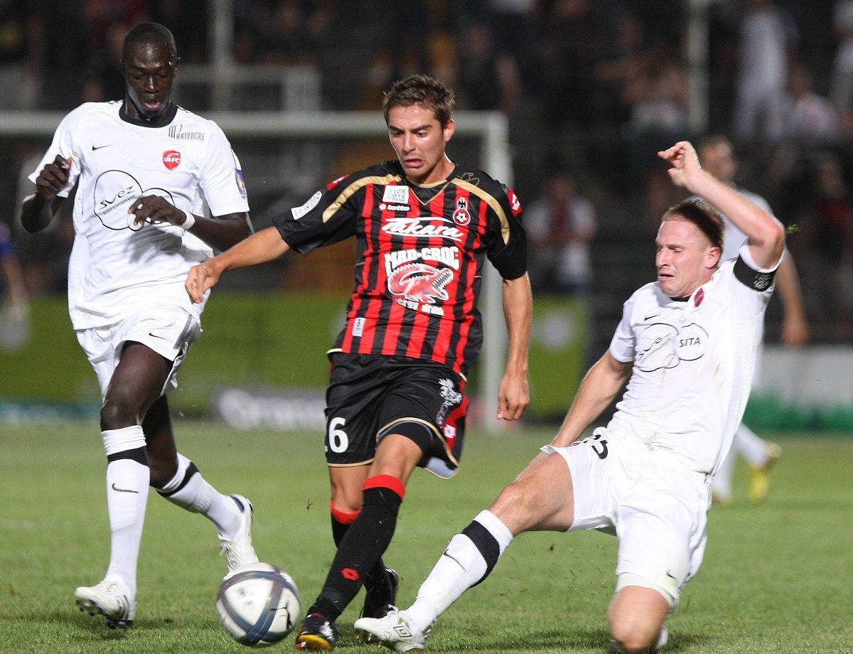 瓦朗谢纳客场轻松获胜,积分稳固的简单介绍 瓦朗谢纳客场轻松获胜,积分稳固的简单介绍