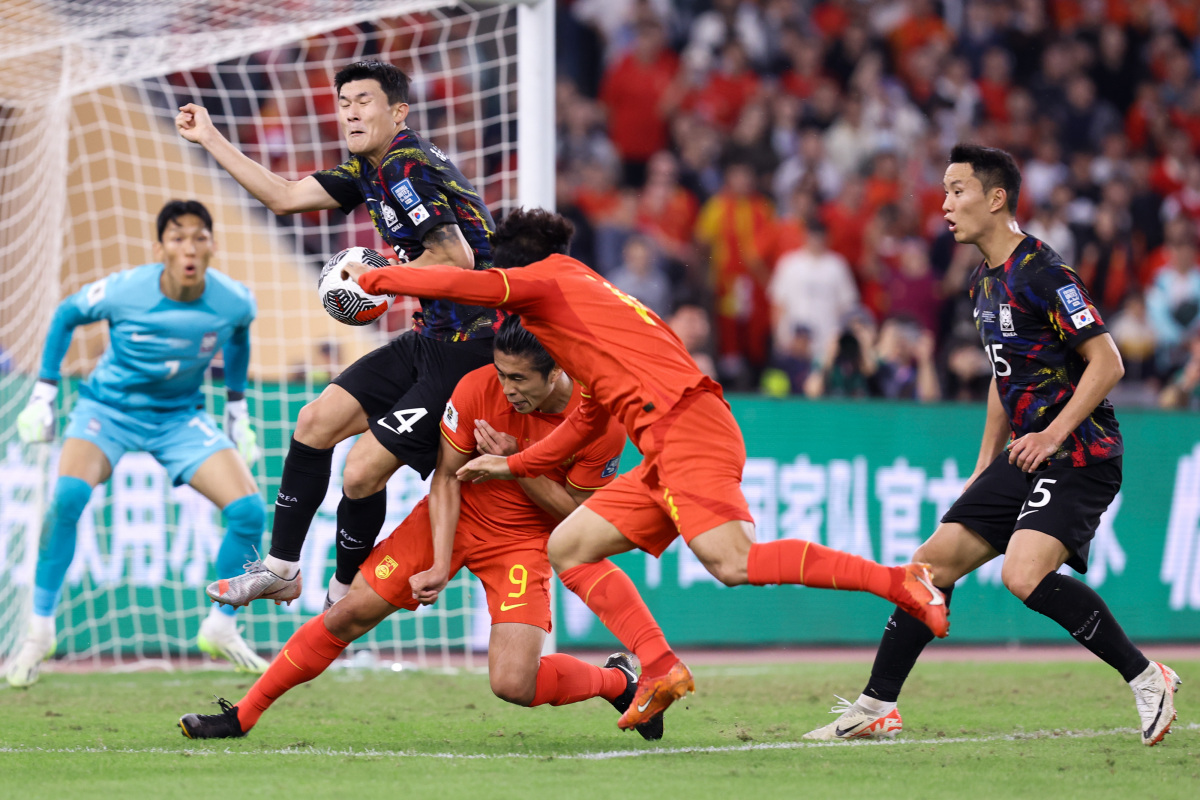 包含球场风云！国内足球职业联赛一幕幕精彩绝伦的词条