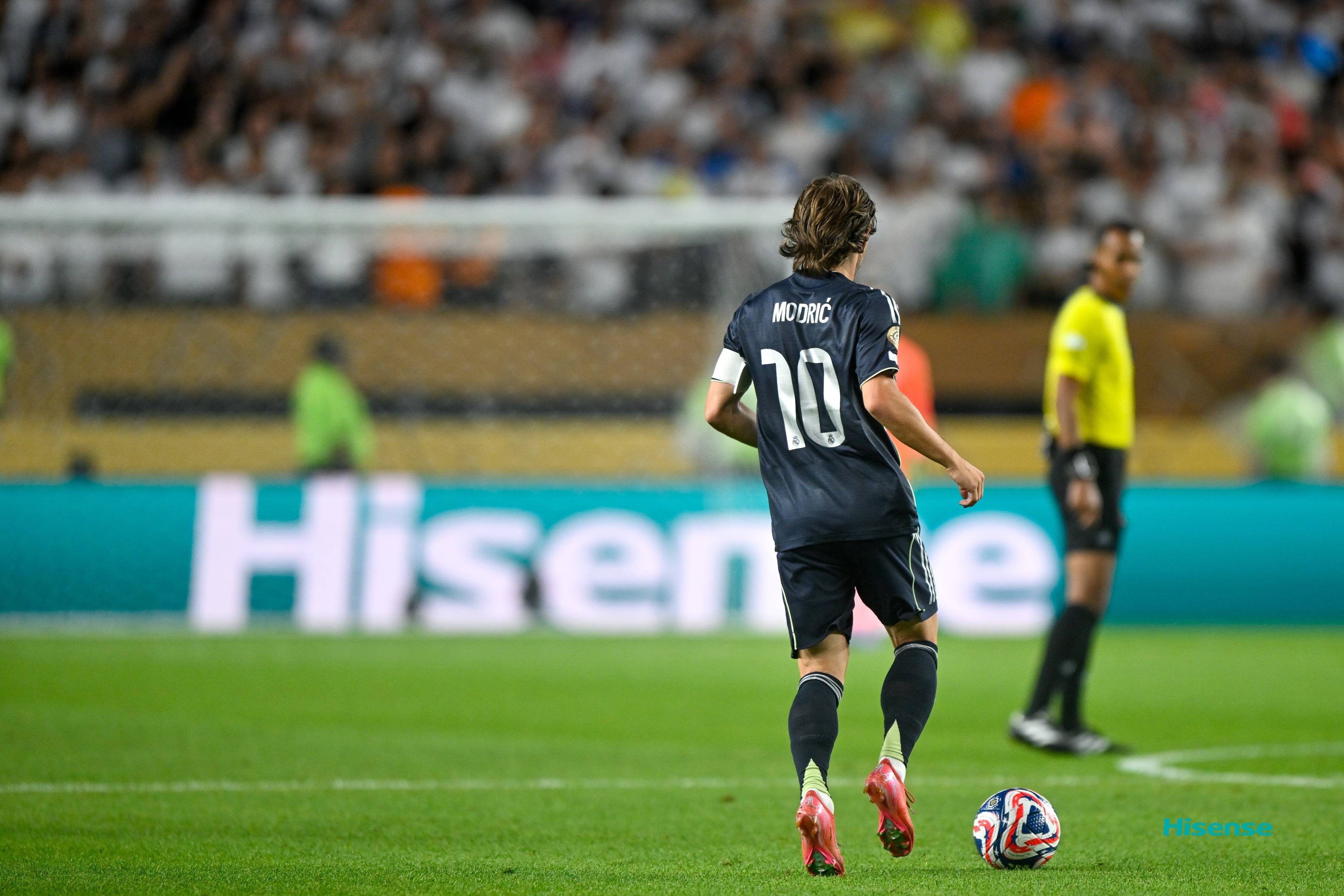 夺冠热门球队表现神勇，实力和团队默契备受称赞的简单介绍